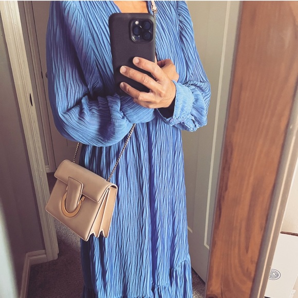 Salvatore Ferragamo Handbags - Beautiful Salvatore Ferragamo Thalia crossbody bag small preowned